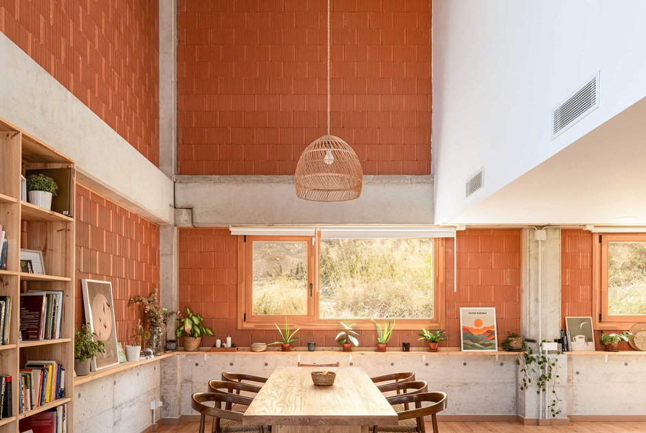 Casa Arlo by Luis Royon Barea + Andreu Arévalo Llàcer. Photograph by Lluís Bort