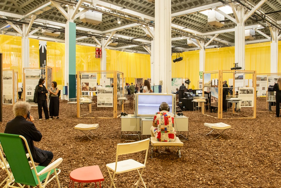 "What is this? A spa, a gym, a zoo of small animals?". The Fundació Mies van der Rohe exhibits its collection at the Palau Victòria Eugènia. Photograph by Anna Mas