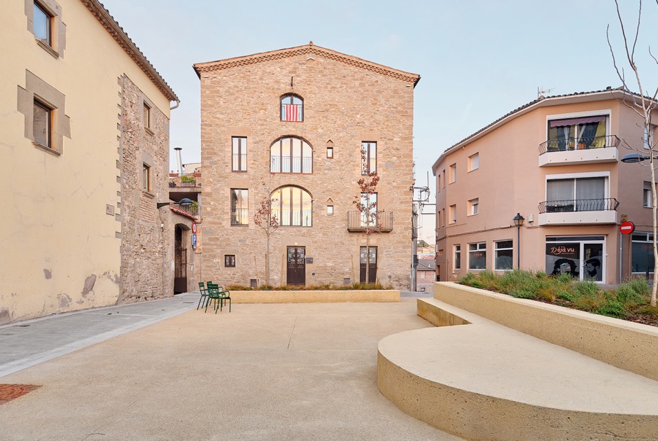 Aguilar Square by vora + Toni Riba. Photograph by Adrià Goula