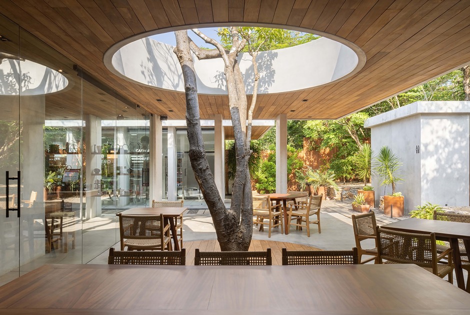 "Cuattro Casa de Café" by Faci Leboreiro. Photograph by Rafael Gamo