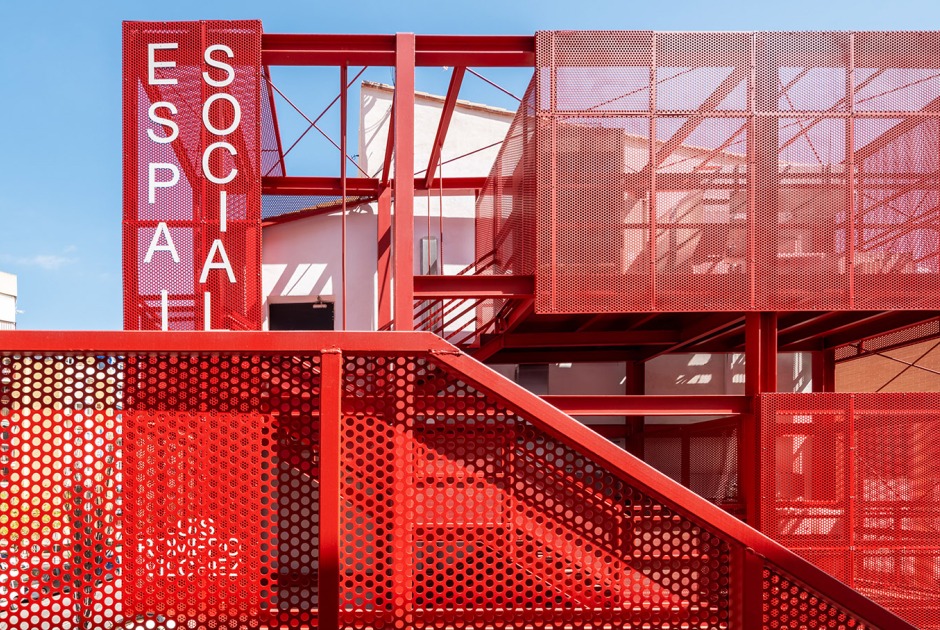 Rehabilitation of buildings for Social Space in the Campoamor neighborhood by Antonio Galiano Garrigós. Photograph by David Frutos 