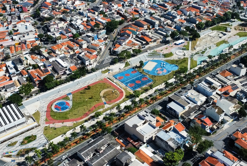 King Pelé Park by Biselli Katchborian + Consoante Arquitetura e Integração. Photograph by Studio Gui Uemura