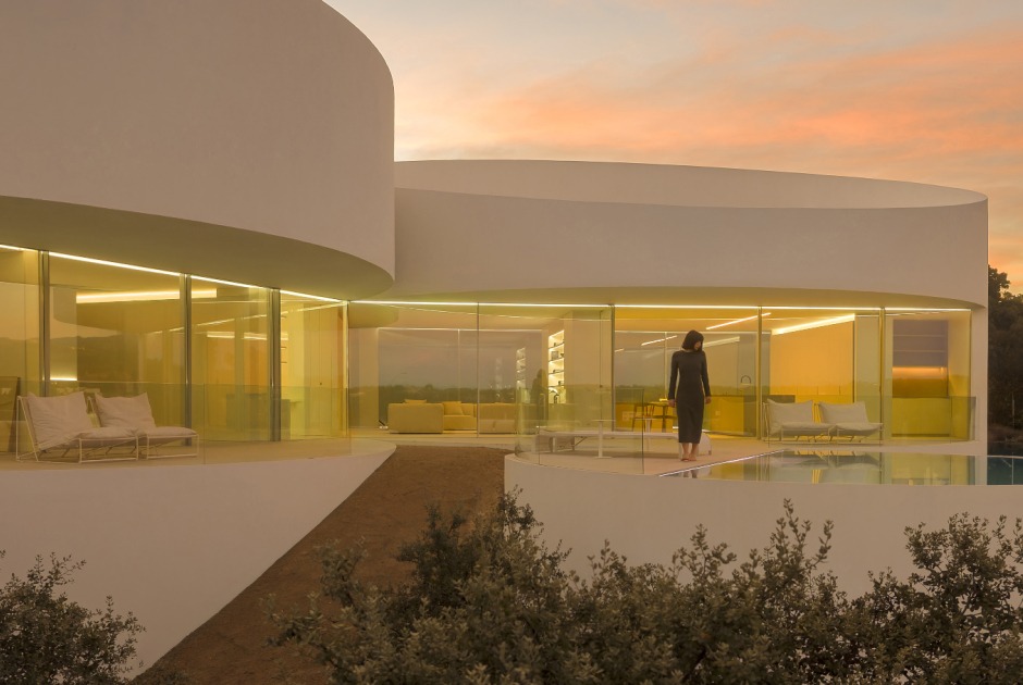House in Las Rozas by Fran Silvestre Arquitectos. Photograph by Fernando Guerra 
