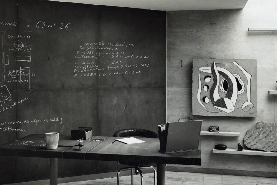 Le Corbusier, Pierre Jeanneret y Charlotte Perriand, Apartamento para un joven (Apartament per a un jove), Exposición Universal de Bruselas, 1935. Fotografía por C. Vanderberghe. Cortesía de Archives Charlotte Perriand