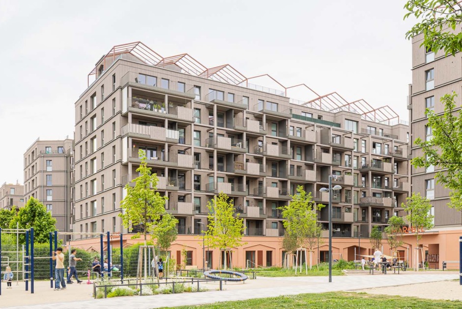 ATT - Red Emma by Gerner Gerner Plus + AllesWirdGut. Photograph by Tschinkersten 