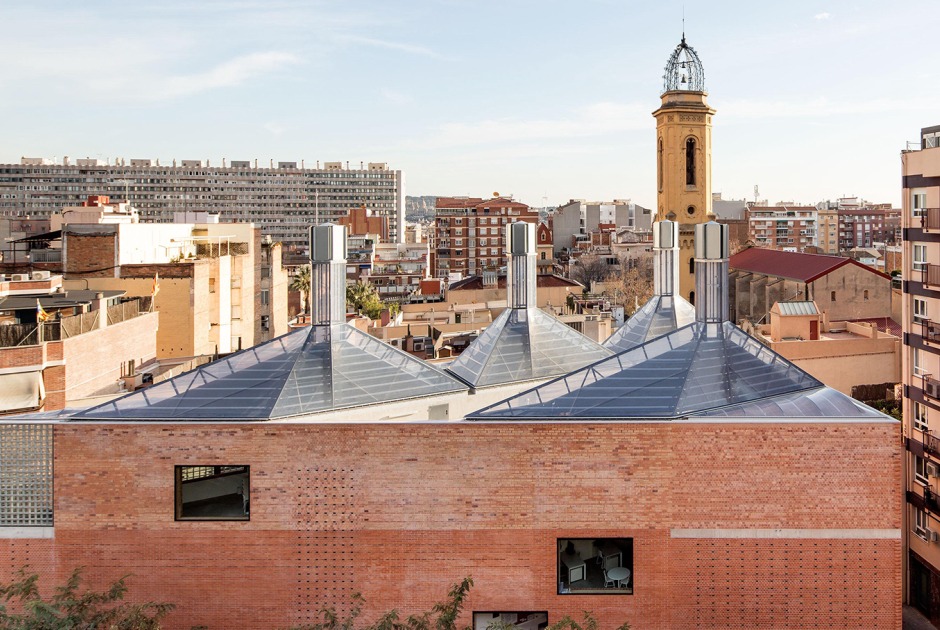 Cristalleries Planell Civic Center by H Arquitectes. Photograph by Adrià Goula