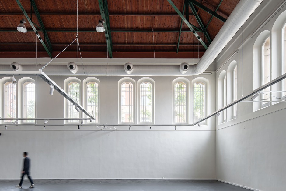 Renovation and digitization Sala Amós Salvador by Sergio Rojo. Photograph by Josema Cutillas