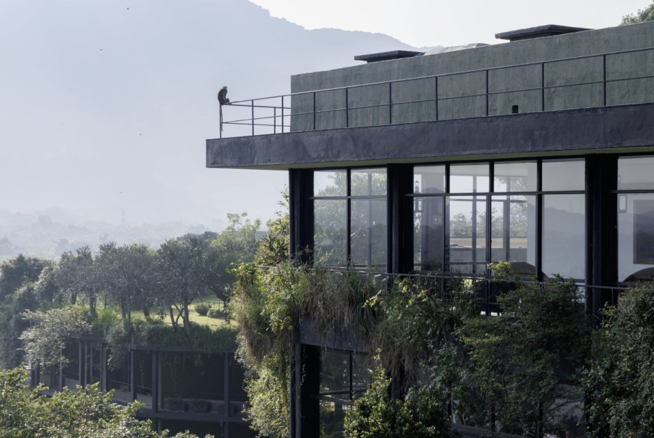 Exterior view, Kandalama Hotel, Dambulla, Sri Lanka. Photograph by Iwan Baan, 2026
