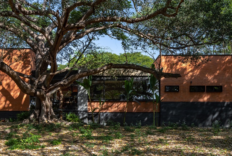 Keita house by Di Frenna Arquitectos.  Photography by Onnis Luque