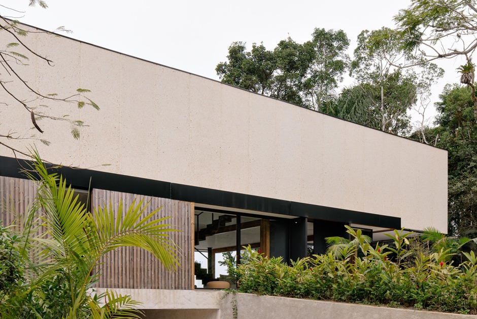 House LWF by Patrícia Martinez Arquitetura. Photograph by Fran Parente