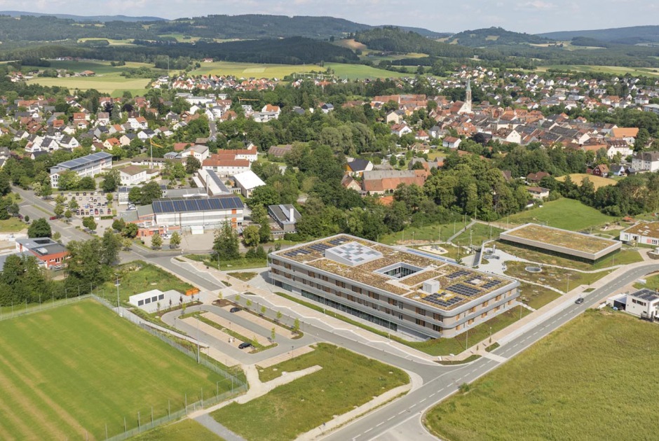"Staatliche Realschule Kemnath" by ALN + Gutiérrez-delaFuente. Photograph by Roland Halbe