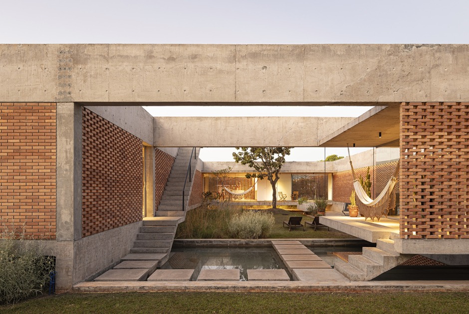 Tupin House by BLOCO Arquitetos. Photograph by Joana França