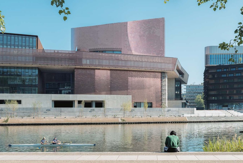 Le Large – Centro de Arte de Pointe des Arts – Isla Seguin por RCR Arquitectes + CALQ Architects. Fotografía por Nicolas Trouillard