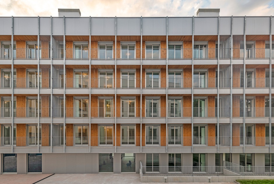 4 buildings with 74 social housing units in Valdecorvos by Díaz y Díaz Arquitectos. Photograph by Héctor Santos-Díez
