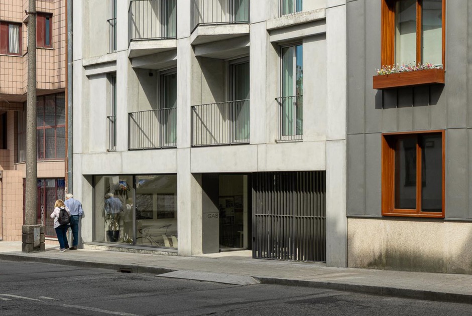 Costa Cabral Building by ENTRETEMPOS + ATA Atelier. Photograph by Ivo Tavares Studio