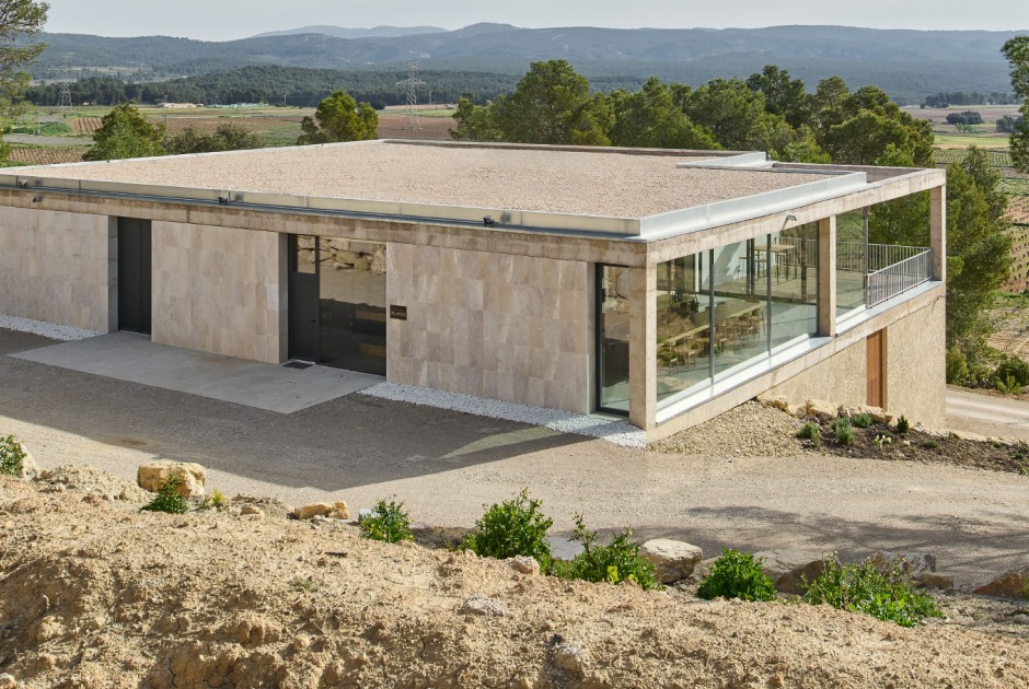 Bodega Novos by García Floquet arquitectos. Photograph by Iñaki Bergera