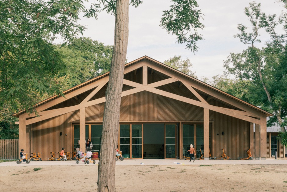 Bois de Cergy Leisure Centre by PLURIEL[LES] ARCHITECTES. Photograph by Charly Broyez