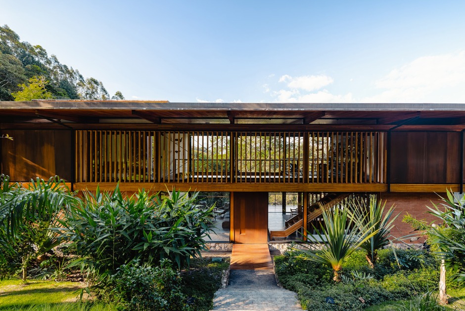 Casa Pinhal por Cornetta Arquitetura. Fotografía por Manuel Sá