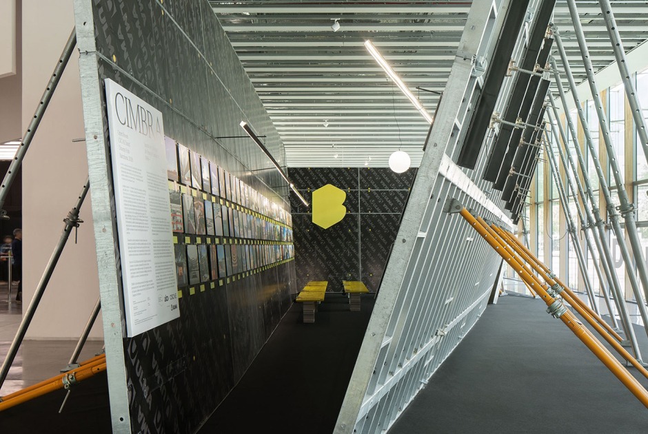 «CIMBRA» por + atelier. Fotografía por Del Río Bani