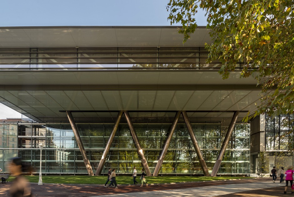 Expansion of the Bilbao Fine Arts Museum by Foster + Partners. Photograph by Nigel Young / Foster + Partners.