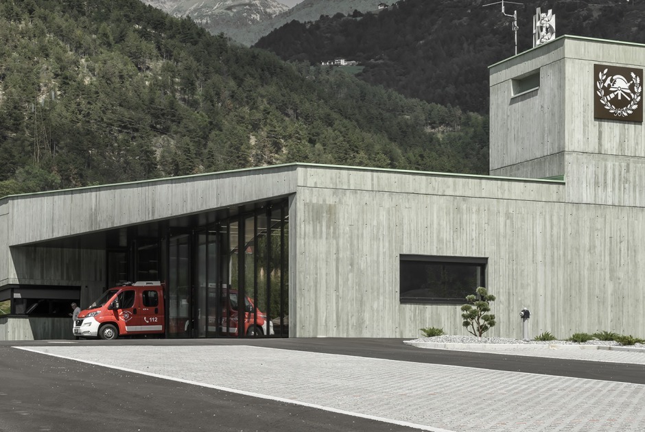 Centro de Protección Civil por Roland Baldi Architects. Fotografía por Oskar Da Riz