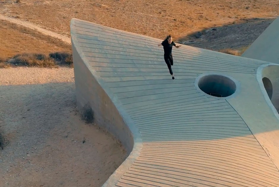 Dancing With Gravity Faire Le Poirier By Koki Nakano The Strength Of Architecture From 1998