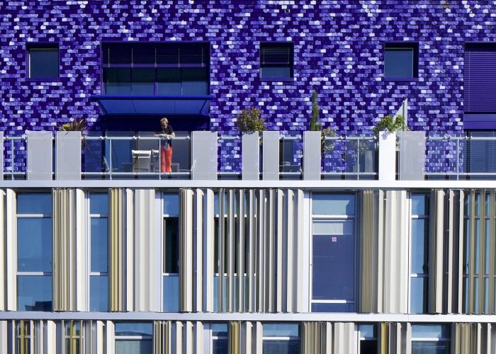 Shopping centre and residences in Besançon by MÉTRA+ASSOCIÉS. Photography by Philippe Ruault