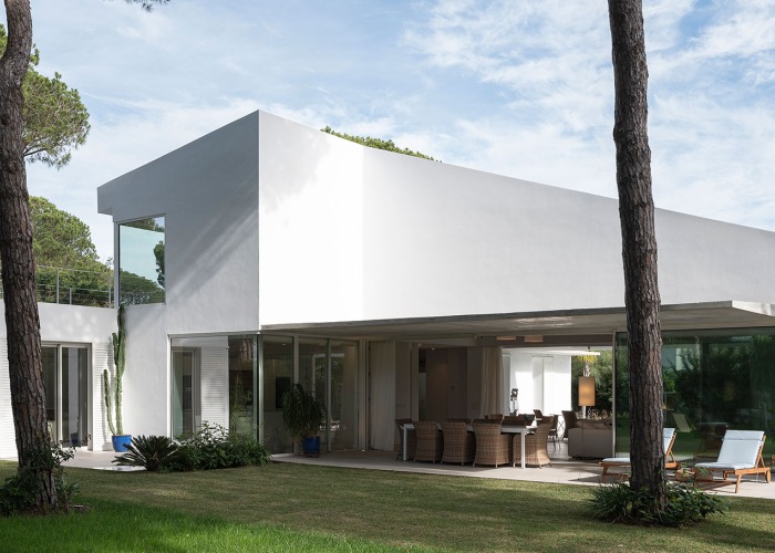 Single-family house in Roche by DL+A Arquitectos. Photograph by Fernando Alda