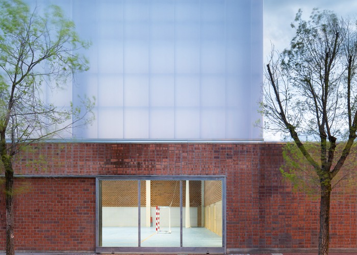 "Carlos Soria" Sports Hall by ABLM arquitectos. Photograph by Gabriel Gallegos