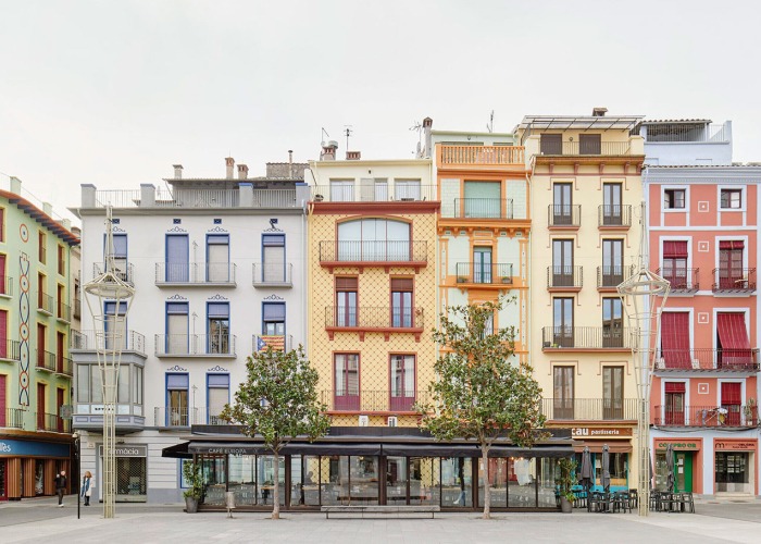 Olot's main square by unparelld'arquitectes. Photograph by José Hevia