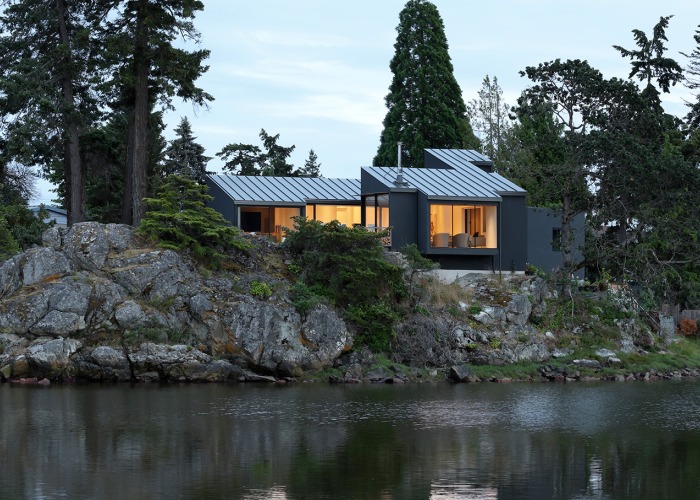  Shoreline House by Splyce. Photograph by Ema Peter
