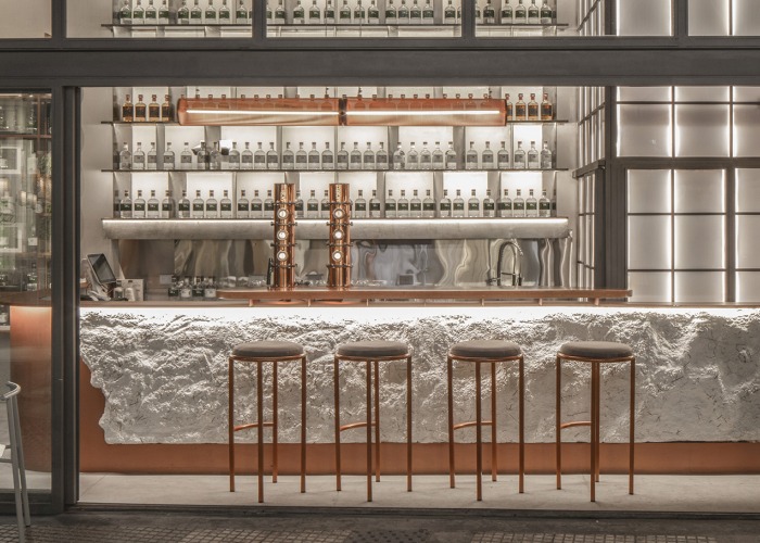 Moretti Gin Bar by Grizzo Studio + Rocío Martínez Serra. Photograph by Federico Kulekdjian