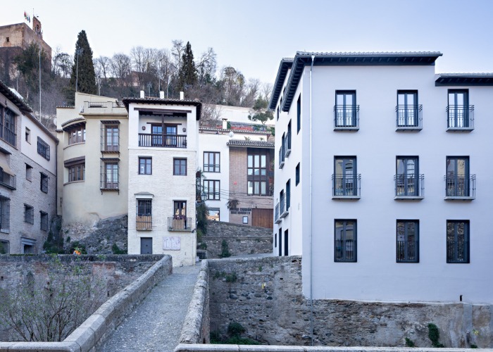 Seven-room hostel by Muñoz Miranda Arquitectos. Photography by Javier Callejas, Seville