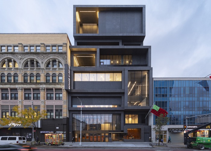 Vista exterior del nuevo edificio del Studio Museum in Harlem, 2025. Cortesía del Studio Museum in Harlem. Fotografía por Dror Baldinger