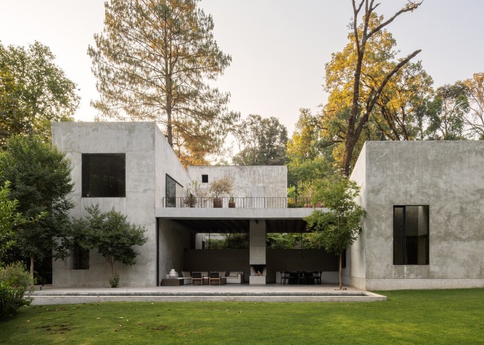 Casa en Avándaro por Ignacio Urquiza y Ana Paula de Alba. Fotografía por Rafael Gamo