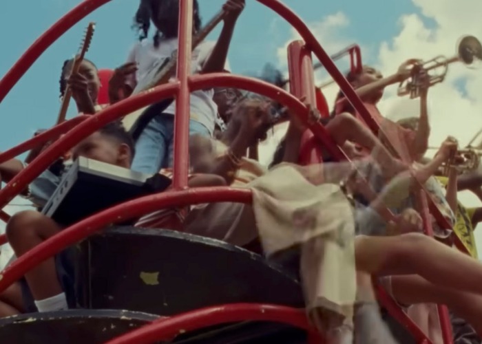 «Da Du Dah» por Kokoroko