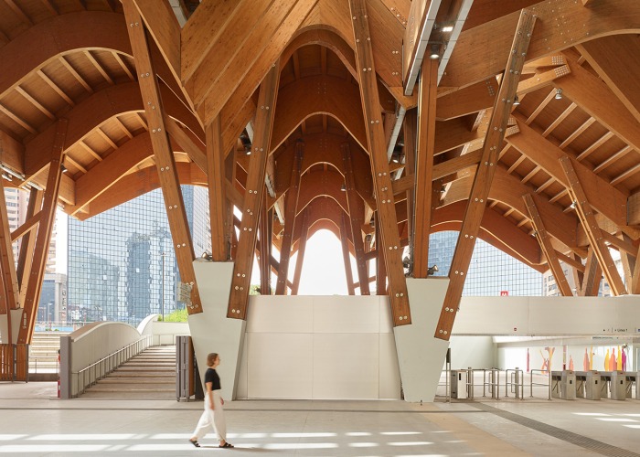 Centro Direzionale, Estación Central de Metro de Nápoles por Benedetta Tagliabue - EMBT Architects. Fotografía por Roland Halbe