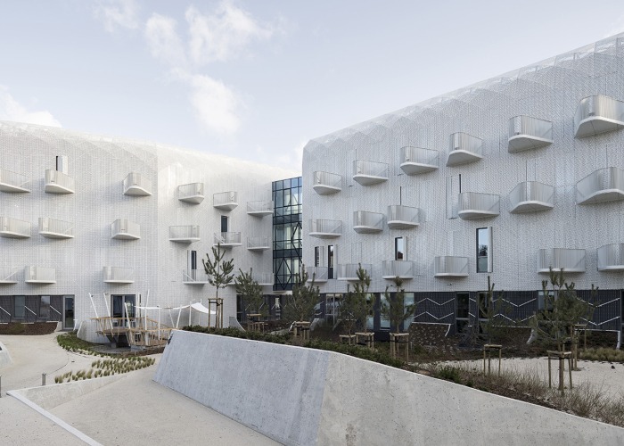 «Wave 4 & 5» por FAAB. Fotografía por Jakub Certowicz 