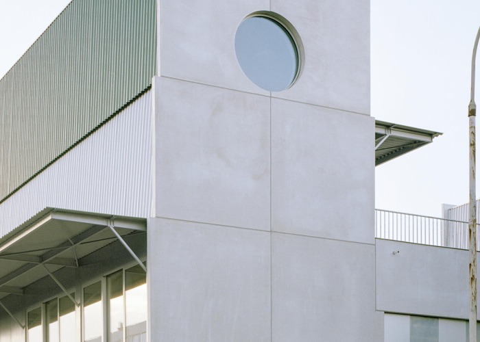 Magasin 4 - Sala de conciertos por CENTRAL OFAAU. Fotografía por Maxime Delvaux