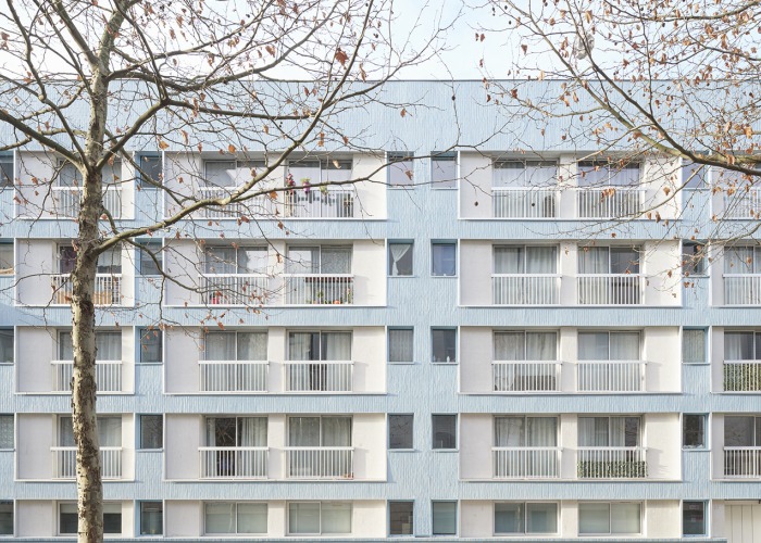 Rehabilitación térmica de un edificio de 49 viviendas por graal. Fotografía por Giaime Meloni