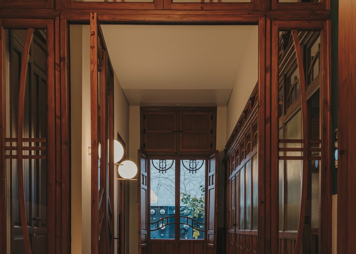 Restauración y reforma interior de un edificio histórico para oficinas por ARN / Arquitectos. Fotografía por Oleh Kardash 