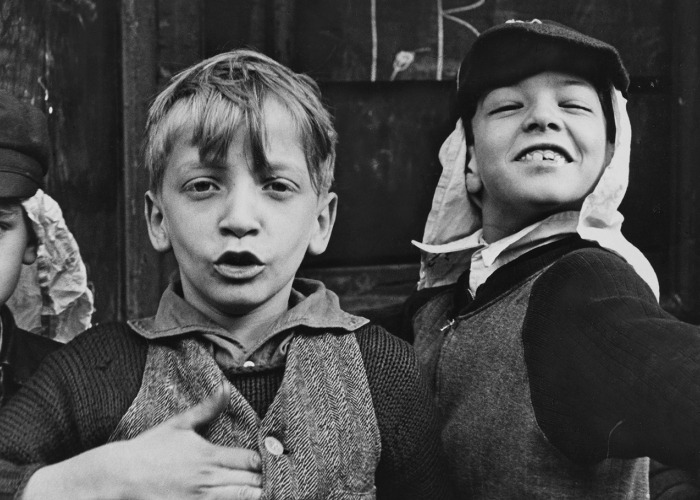Helen Levitt, Nueva York, ca. 1940. Cortesía de Film Documents LLC, por Zander Galerie