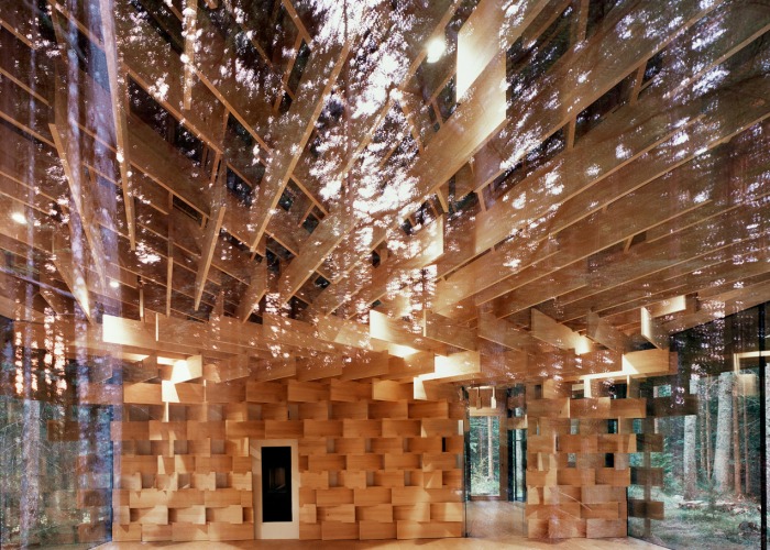 Pila de leña. Kengo Kuma – El flujo de las líneas a través de la mirada de Erieta Attali. Fotografía por Erieta Attali