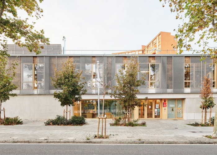Centro Juvenil Prosperitat por MIBA Architects. Fotografía por Adrià Goula