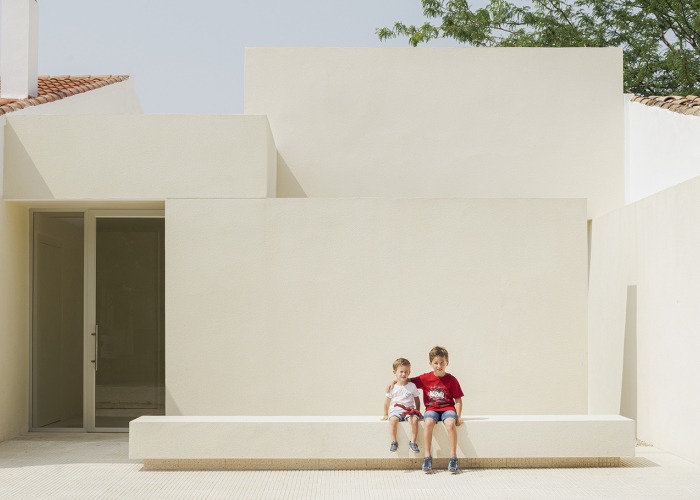 Escuela en Aguas Nuevas por Iterare arquitectos. Fotografía por David Zarzoso