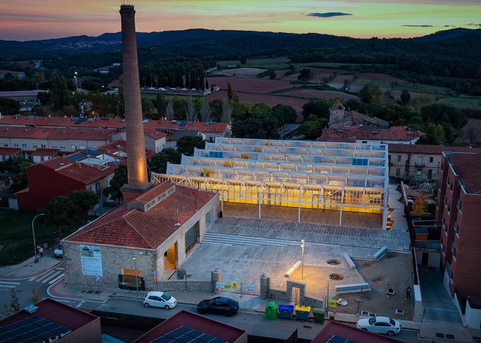 Equipamiento multifuncional de Can Comadran por Mestres Wåge Arquitectes. Fotografía por José Hevia
