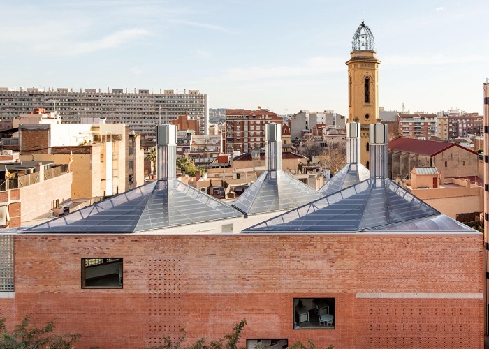 Centro Cívico Cristalleries Planell por H Arquitectes. Fotografía por Adrià Goula
