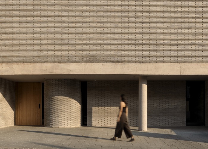 «Casa Refugio» por Taller Segovia Molina. Fotografía por César Belio