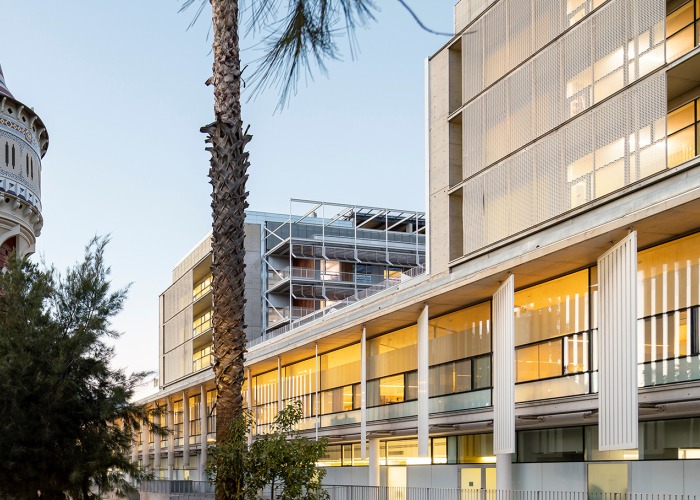 Rehabilitación y ampliación del Hospital del Mar por Brullet-De Luna Arquitectes y PINEARQ. Fotografía de Simón García