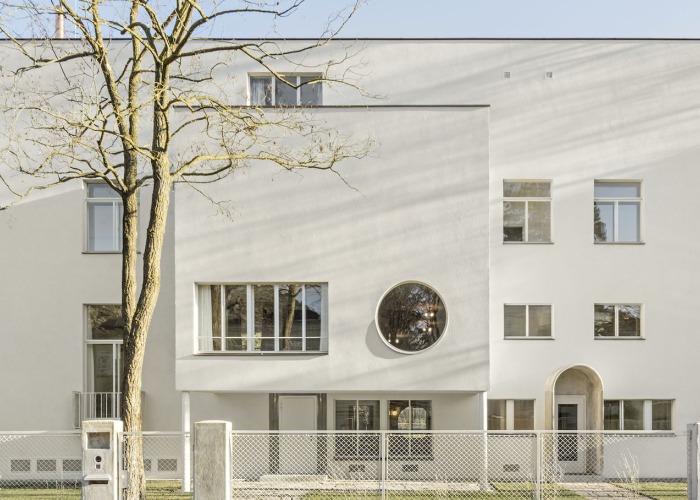 Villa Beer por Josef Frank y Oskar Wlach / Restauración por Christian Prasser. Fotografía por Hertha Hurnaus